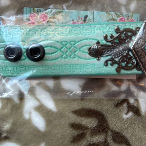 Handmade Leather Cuff Bracelet - Picture 5 of 8